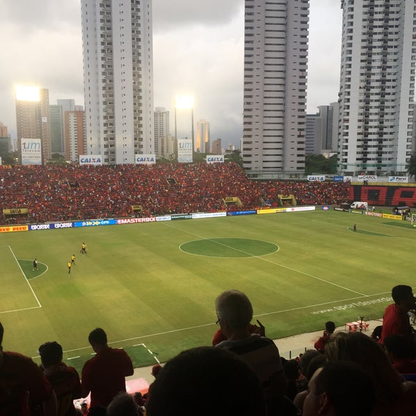 Photo taken at Estádio Adelmar da Costa Carvalho (Ilha do Retiro) by Kleber C. on 5/8/2016
