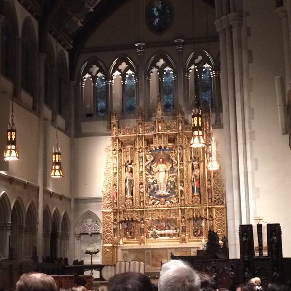 Foto tirada no(a) St James Church (Episcopal) por Andrea C. em 5/28/2014