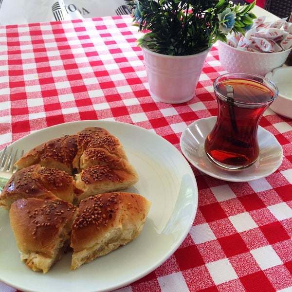 Foto tomada en Kayıkçıoğlu Pastanesi  por İrem U. el 4/30/2016