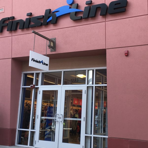 Shoe Store in Aurora, IL, Chicago Premium Outlets Finish Line