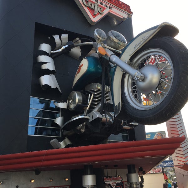 11/18/2015 tarihinde Vinko H.ziyaretçi tarafından Harley-Davidson Cafe'de çekilen fotoğraf