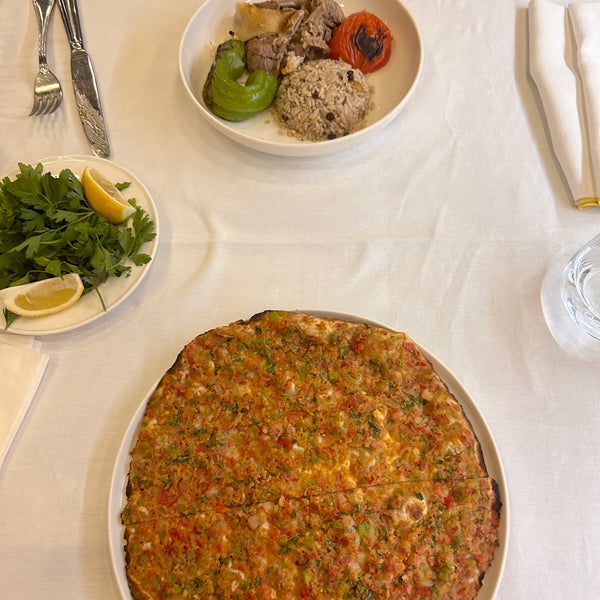 Foto tirada no(a) Seraf Restaurant por Ayça em 9/5/2023