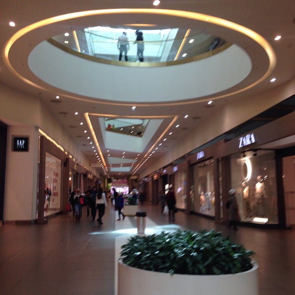 Das Foto wurde bei Galeria Shopping Mall von Tatiana S. am 3/20/2015 aufgenommen