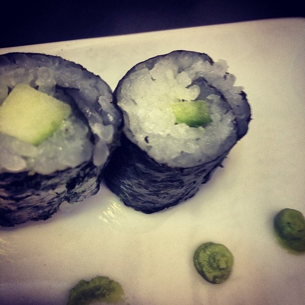 Photo taken at Natural Wok + Sushi Bar by Efren M. on 1/20/2014
