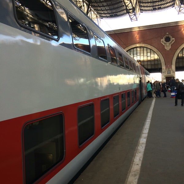 Поезд 46 москва. Поезд 46 москва. Италмас поезд двухэтажный. Двухэтажный поезд мурманск санкт-петербург. Эп20 046.