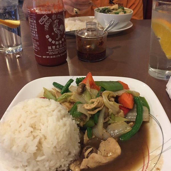 Photo taken at Lisu&#39;s Thai Taste Restaurant - Roseville by Shannon J. on 4/1/2016