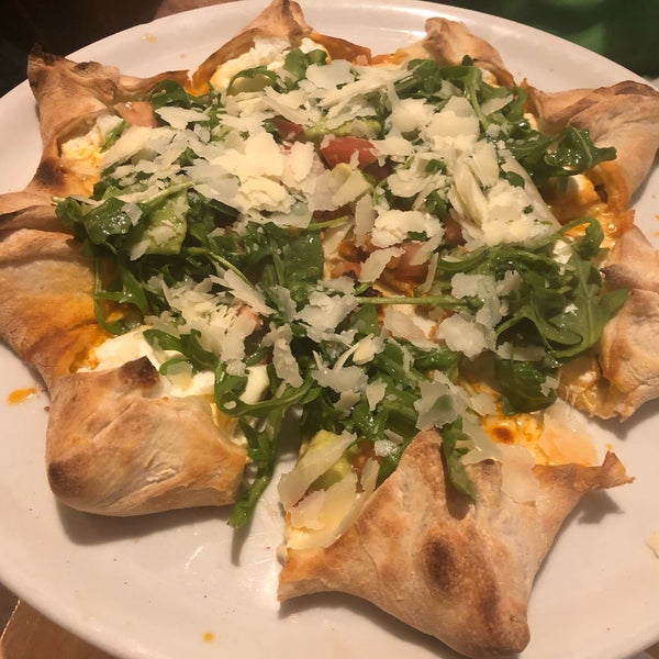 Foto scattata a Mister O1 Extraordinary Pizza da Shannon J. il 2/4/2019