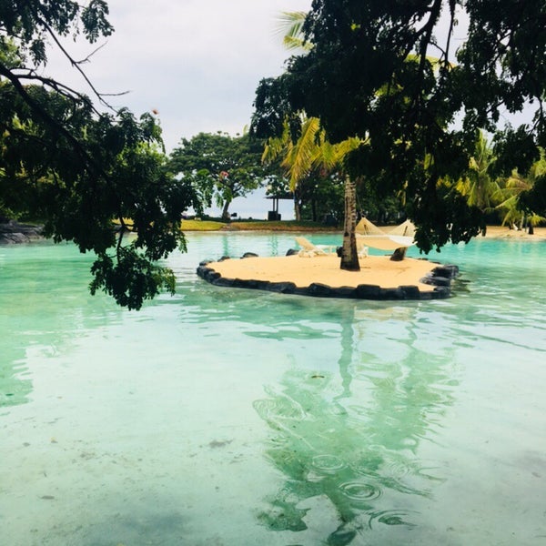 Photo taken at Plantation Bay Resort and Spa by Aydan Ö. on 8/30/2018