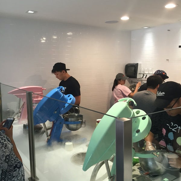 Photo taken at -321° Ice Cream Shop by hui j. on 7/3/2016