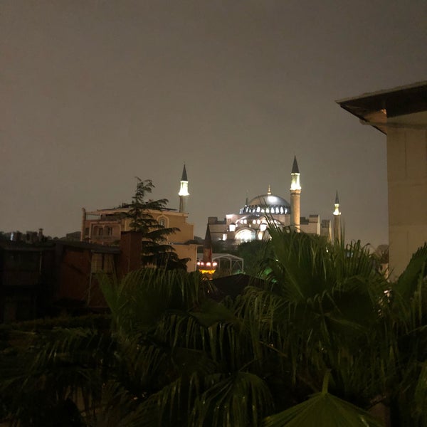 Foto diambil di Sura Hagia Sophia Hotel Sultanahmet oleh Ahmet Ö. pada 5/7/2019