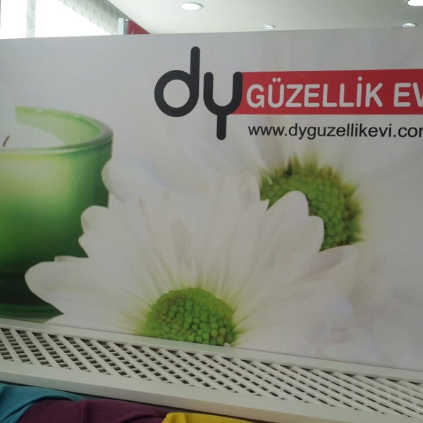 Foto diambil di Dy Güzellik Evi oleh Yeliz E. pada 3/6/2015