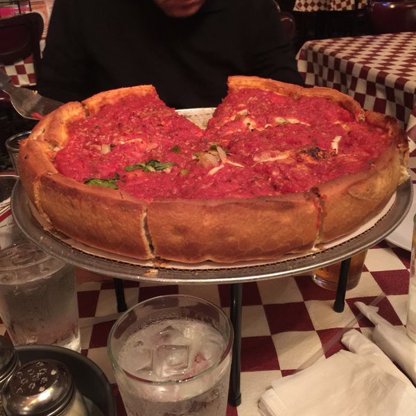 Photo taken at Giordano&#39;s by Julio C. on 11/30/2016