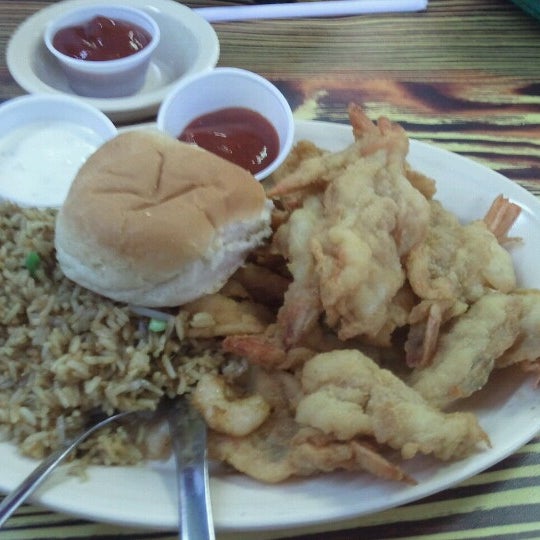 Photo taken at Mambo Seafood by David L. on 11/1/2012