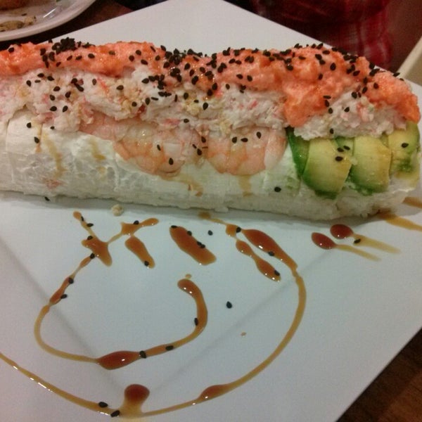 Снимок сделан в The Sushi &amp; Salads, Co. пользователем Paola L. 9/23/2013