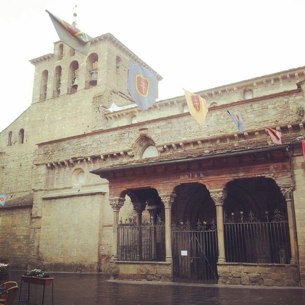 Foto diambil di Catedral De Jaca oleh ᴡ V. pada 4/26/2014