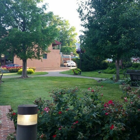 Berthold Square Saint Charles 29 visitors