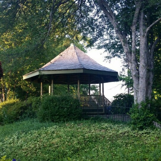 Gazebo On Main St Saint Charles 2 tips