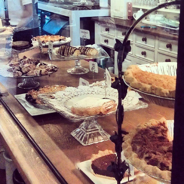 9/4/2013 tarihinde Bryan D.ziyaretçi tarafından Upper Crust Pie &amp; Bakery'de çekilen fotoğraf