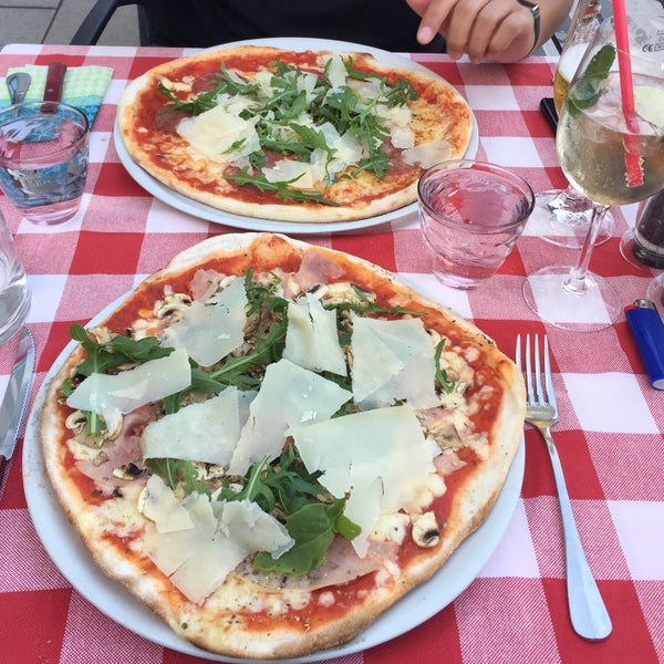 Die Pizza ist schön groß und schmeckt sehr lecker. Alle Speisen werden auch glutenfrei angeboten (+ 1,00 EUR). Die Bedienung ist sehr nett und zuvorkommend. Wir kommen gerne wieder!