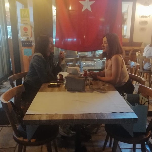 Photo taken at Zahmetsiz Balık Evi by Nur K. on 5/19/2019