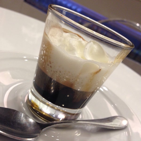 Foto diambil di D&#39;Espresso oleh hiro n. pada 3/29/2014