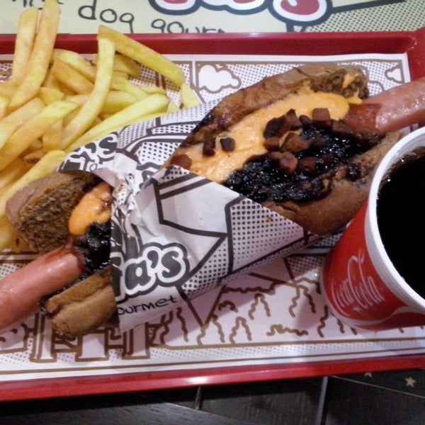 Photo taken at Pugg Hot Dog Gourmet by Aline D. on 9/27/2013
