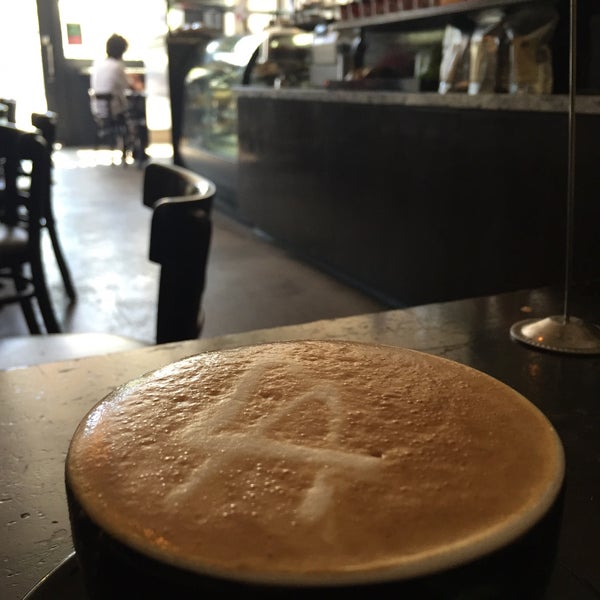 4/18/2016 tarihinde Andrew L.ziyaretçi tarafından Chango Coffee'de çekilen fotoğraf