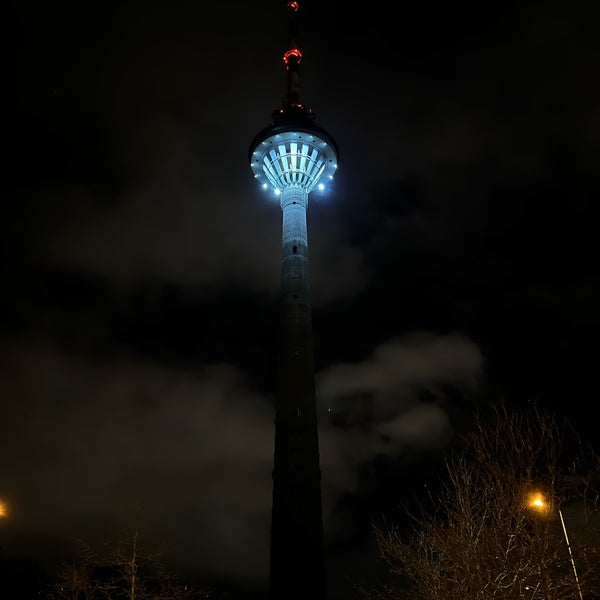 รูปภาพถ่ายที่ Tallinna Teletorn โดย Robert S. เมื่อ 11/24/2021