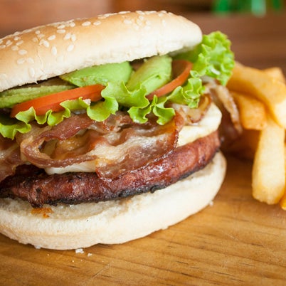 ¿Ya probaste nuestra hamburguesa popeye? ¡Te la recomendamos!
