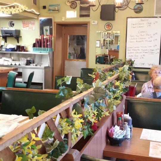 Photo taken at Sunrise Diner by Laurie Lee D. on 5/13/2014