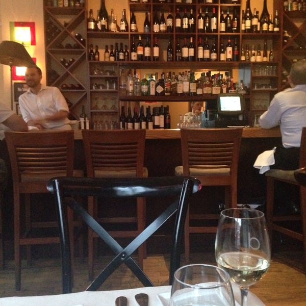 Foto diambil di Danny Brown Wine Bar &amp; Kitchen oleh Brooke pada 5/29/2014