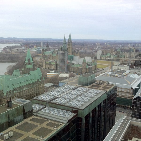 Foto tomada en Ottawa Marriott Hotel  por Michael C. el 4/12/2013