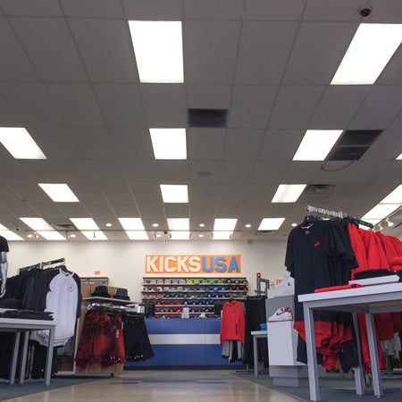 kicksusa closing time