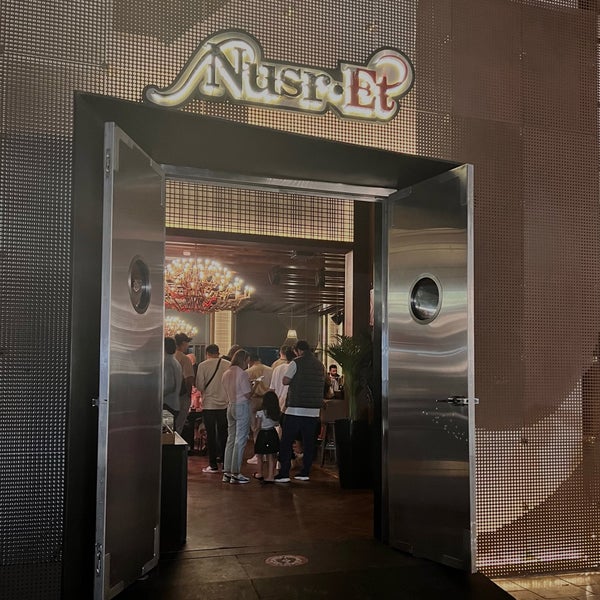 12/8/2022 tarihinde Ghaziziyaretçi tarafından Nusr-Et Steakhouse Doha'de çekilen fotoğraf