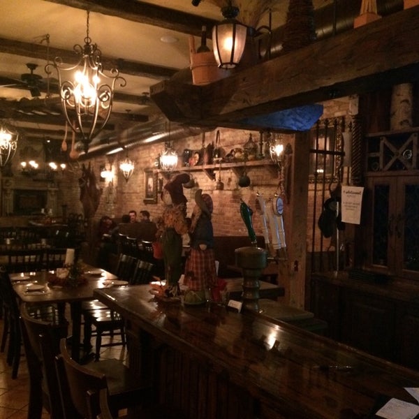 Foto tirada no(a) Staropolska Restaurant por Robert R. em 11/1/2014