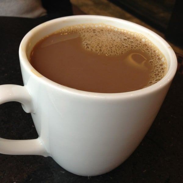 Photo taken at Peet&#39;s Coffee &amp; Tea by Eric P. on 12/29/2012