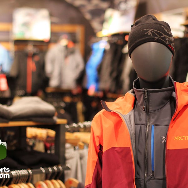 Commerce de détail d'articles de sport à St