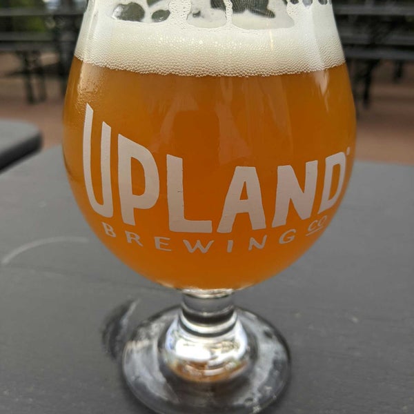 Das Foto wurde bei Upland Brewing Company Brew Pub von Norman E. am 9/14/2022 aufgenommen