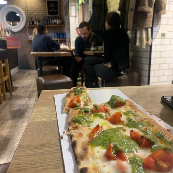 Foto tirada no(a) Mangia Pizza Firenze por Adnan M. em 2/22/2020