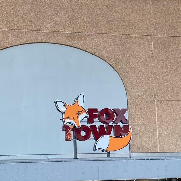 Photo taken at FoxTown Factory Stores by Sandro B. on 11/23/2023