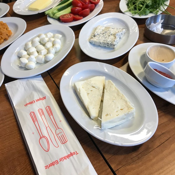 รูปภาพถ่ายที่ Madalyalı Restaurant โดย sinan T. เมื่อ 10/16/2020