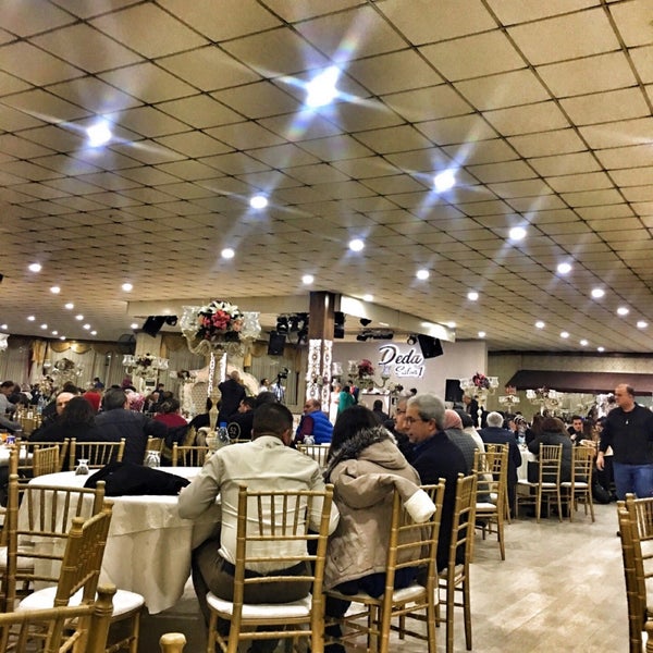 Foto tomada en Deda Düğün Salonları  por ➰ Tuğçe ➰ el 12/22/2018