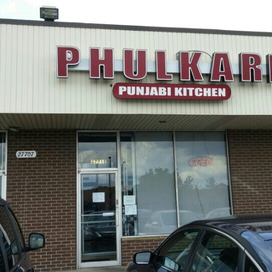 Foto scattata a Phulkari Punjabi Kitchen da Athar A. il 7/19/2015