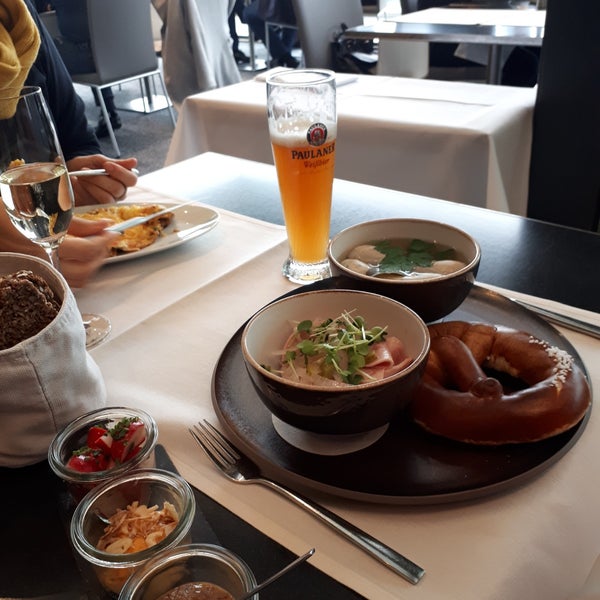 Photo taken at Käfer Dachgarten-Restaurant by Caroline R. on 11/13/2017