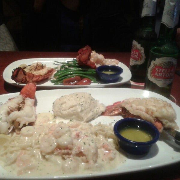 Photo taken at Red Lobster by Andres G. on 3/9/2014