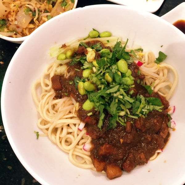 Снимок сделан в Xian Sushi &amp; Noodle пользователем Lucy 10/19/2014