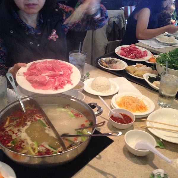 Photo taken at Happy Lamb Hot Pot, Houston Bellaire 快乐小羊 by Lucy on 12/25/2013