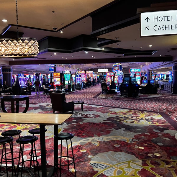 Foto diambil di Excalibur Hotel &amp; Casino oleh Gina P. pada 12/10/2022