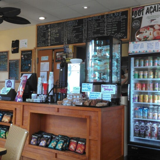 9/17/2013 tarihinde Shayne D.ziyaretçi tarafından Ohana Cafe'de çekilen fotoğraf