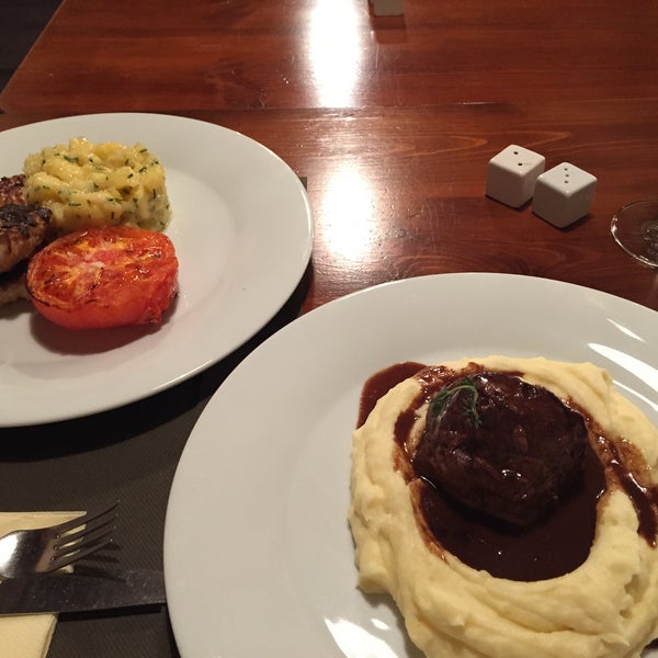 Foto diambil di Slowpec Restaurant oleh Mis pada 9/5/2015